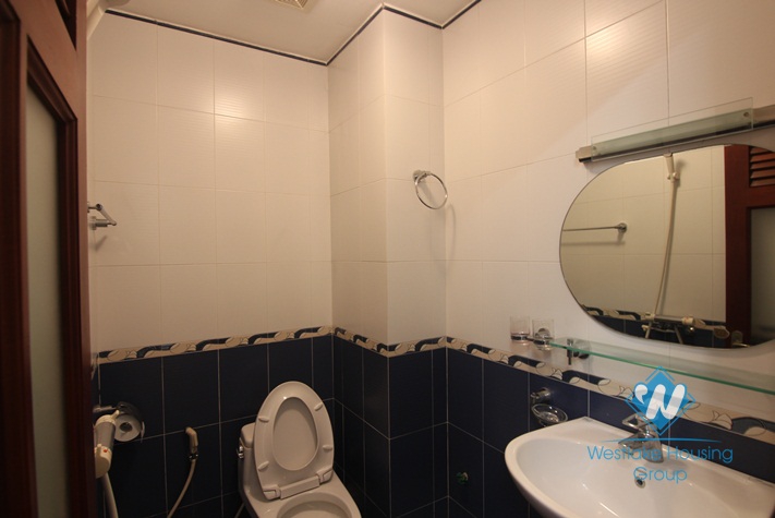 Lake view apartment for rent on Tran Vu, Truc Bach, Ba Dinh
